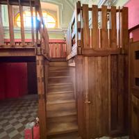 Soppalco e Mobili in Legno in Stile Balinese