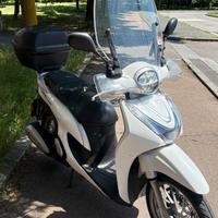Scooter SH mode 125 bianco