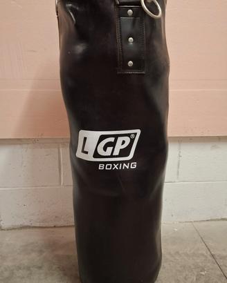 sacco da boxe in pelle e guantoni