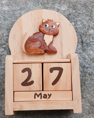 🐱 Calendario in legno con gattino