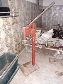 Tappatrice per tappi a corona