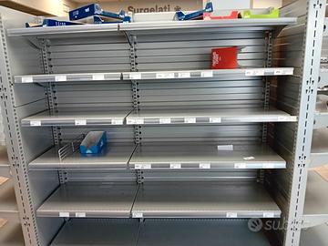 Scaffali negozio