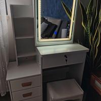 specchiera/postazione trucco 