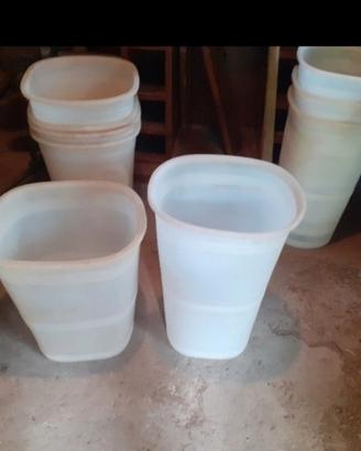 12 bidoni plastica per raccolta uva