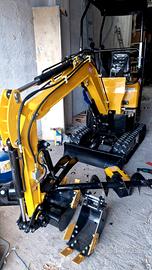Miniscavatore 1200 Kg carro allargabile