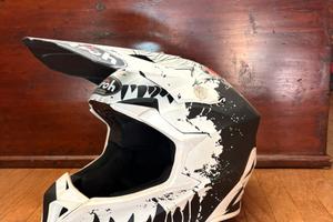 Casco Airoh Bianco e nero cross