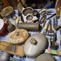 collezione di oggetti vecchi cucina