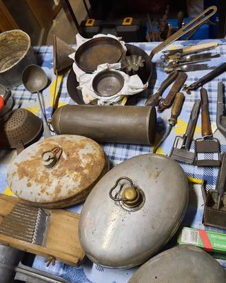 collezione di oggetti vecchi cucina