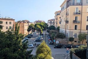 TRILOCALE RISTRUTTURATO a Salerno centro