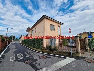 Parte di bifamiliare con giardino