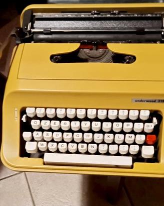 Macchina da scrivere Olivetti Underwood 319