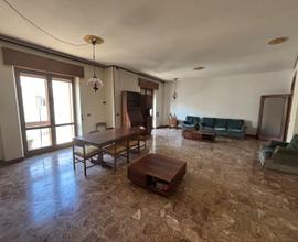 Cinque vani in zona semicentrale