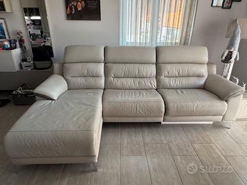 Divano in vera pelle grigio chiaro