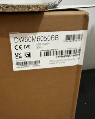 Lavastoviglie samsung DW60M6050BB nuova mai usata