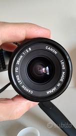 Canon New FD (nFD) 28mm f/2.8 con innesto Canon FD