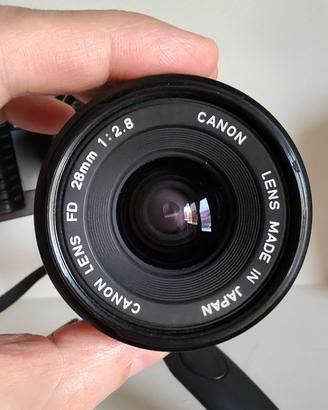 Canon New FD (nFD) 28mm f/2.8 con innesto Canon FD