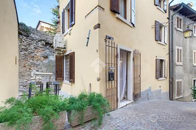 CASA SEMINDIPENDENTE A LAZISE