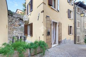 CASA SEMINDIPENDENTE A LAZISE