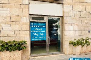 Negozio C/1 Via Petrarca 1 Luce Mq 35