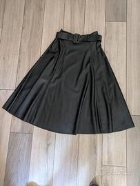 Gonna nuova in ecopelle di talco.