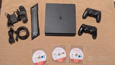 PS4 Slim 500GB, 2 controller, basetta, 3 giochi