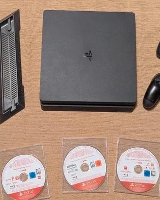PS4 Slim 500GB, 2 controller, basetta, 3 giochi