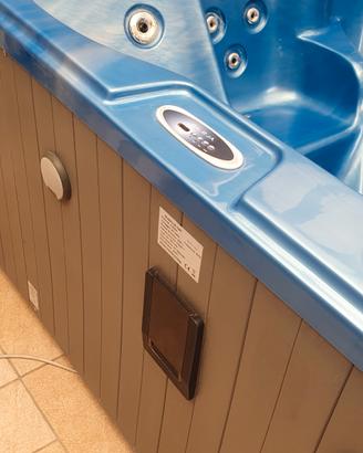 vasca idromassaggio  4 posti  con due motori 