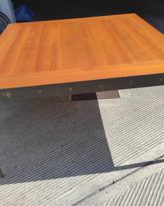Tavolo Quadrato 8 Posti Design Industriale