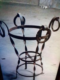 Portavasi in ferro battuto