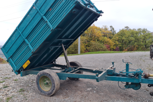 Rimorchio agricolo ribaltabile trilaterale