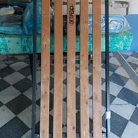 Rete singola con doghe in legno