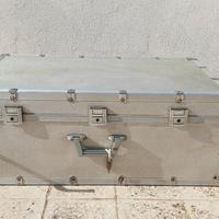 Baule/valigia metallo con chiusura