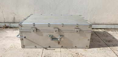 Baule/valigia metallo con chiusura