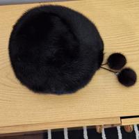 Cappello in pelliccia di ermellino