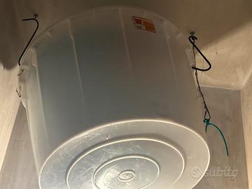 Mastello di plastica per alimenti