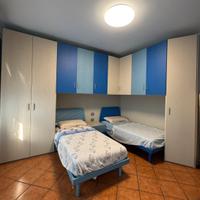 Cameretta con armadio ad L