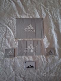 A 1€ cartoncini Adidas