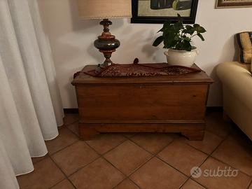 Cassapanca d’epoca pirimi 900
