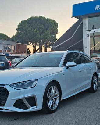 Audi A4 Avant 40 TDI quattro S tronic Business