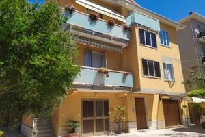 Ampio quadrilocale con giardino a 300m dal Mare -