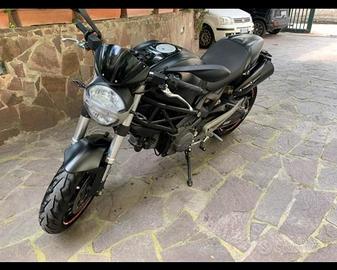 Ducati Monster 696