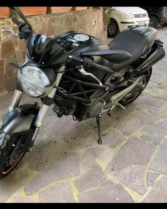 Ducati Monster 696