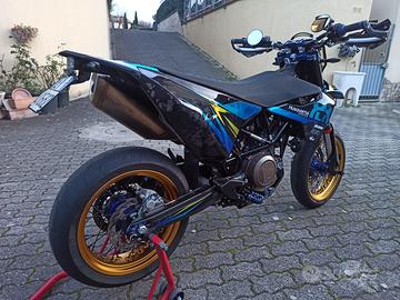 Husqvarna 701 supermoto