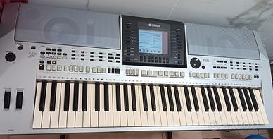 YAMAHA PSR S900