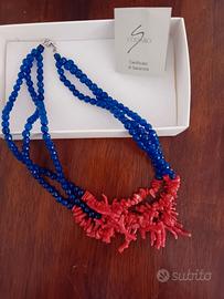 Gioielli in argento con corallo e pietre naturali