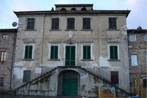 Palazzo / Stabile di 540 m² con più di 5 locali a 