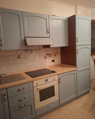Cucina monoblocco  con frigorifero