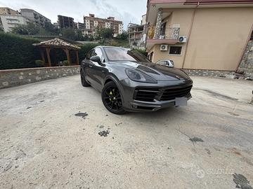 Porche cayenne ibrido benzina elettrica