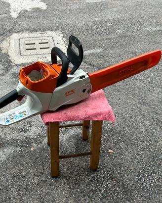 Motosega Stihl a batteria