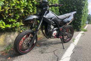 Yamaha WR125X – agile, sportiva e curata nei detta